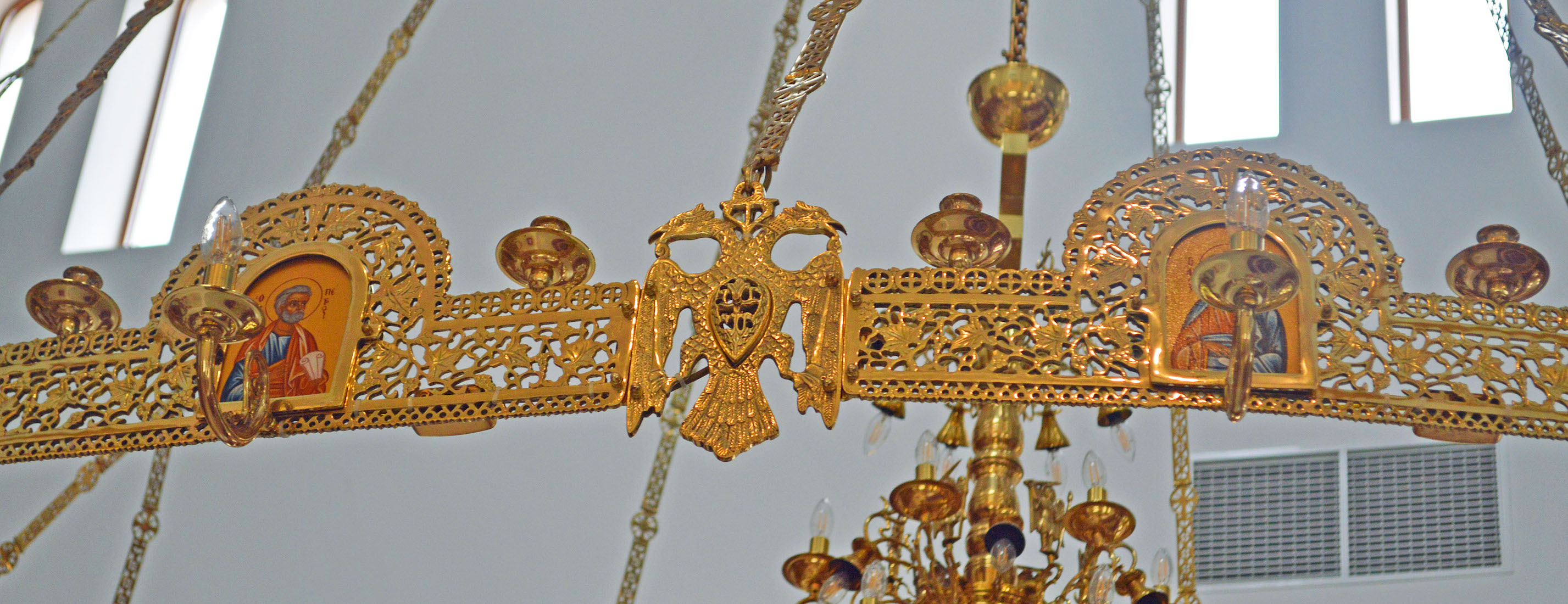 NaveChandelierDetail