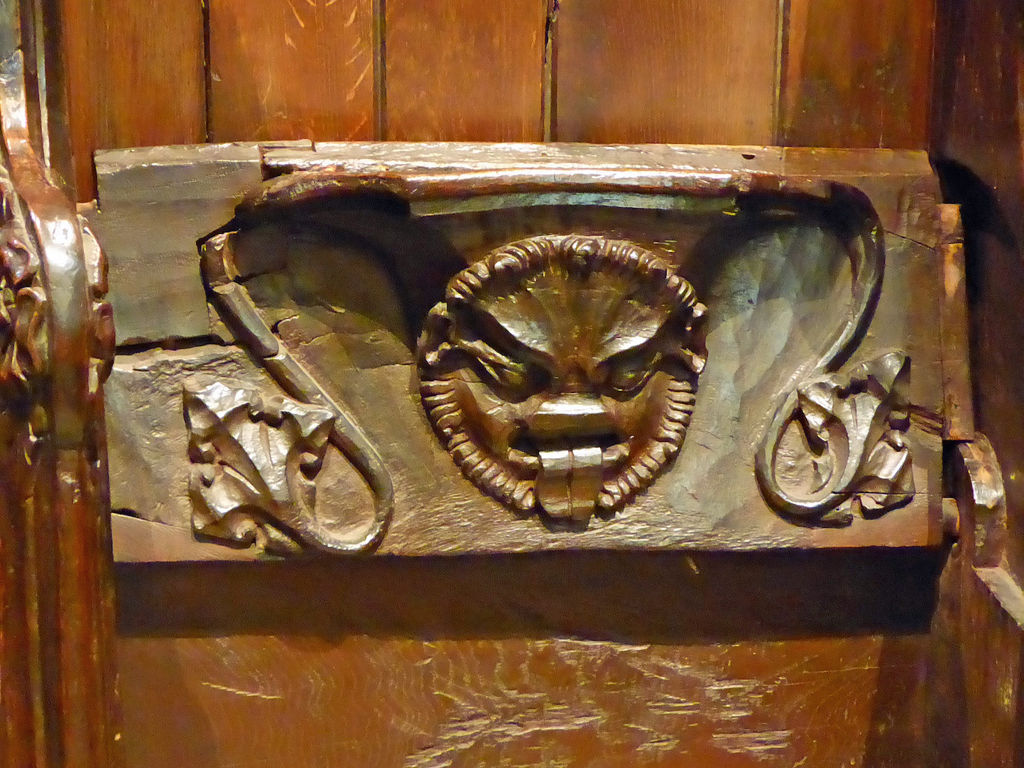 M4LionHeadMisericord