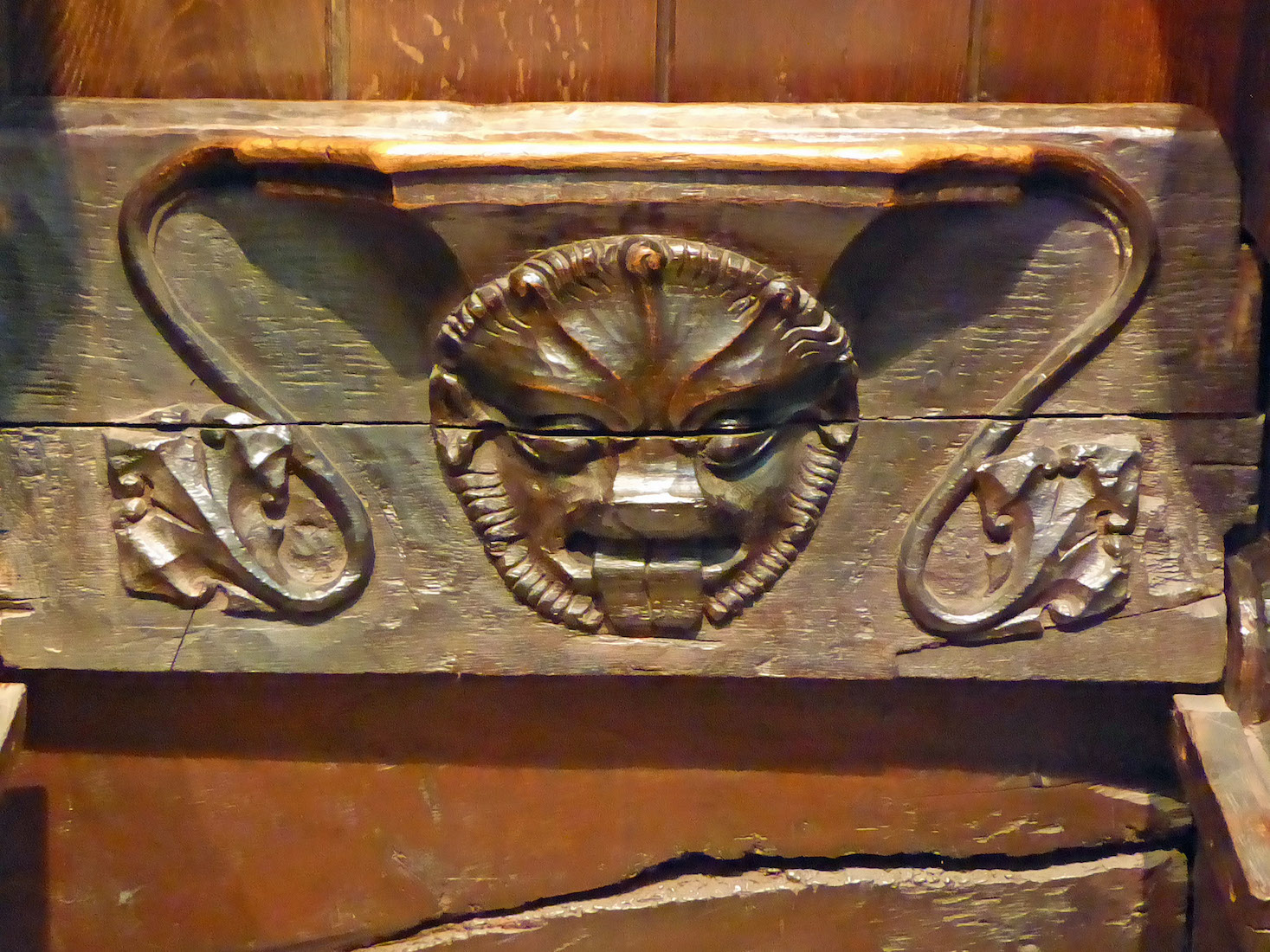 M6LionHeadMisericord