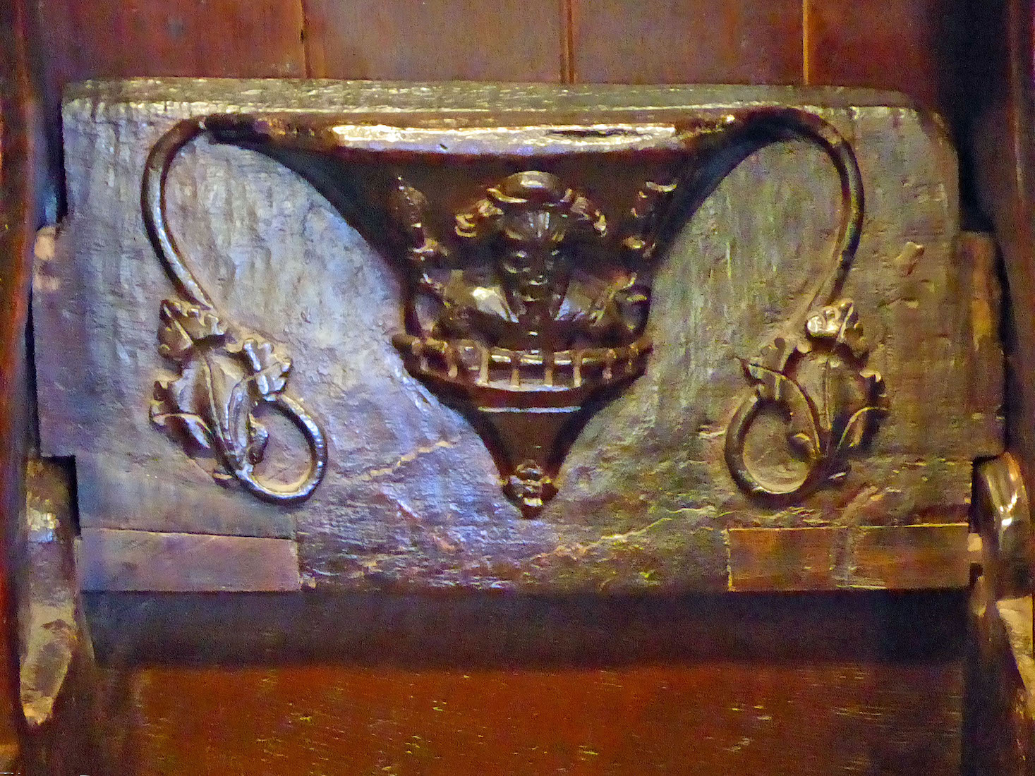 M8BustMisericord