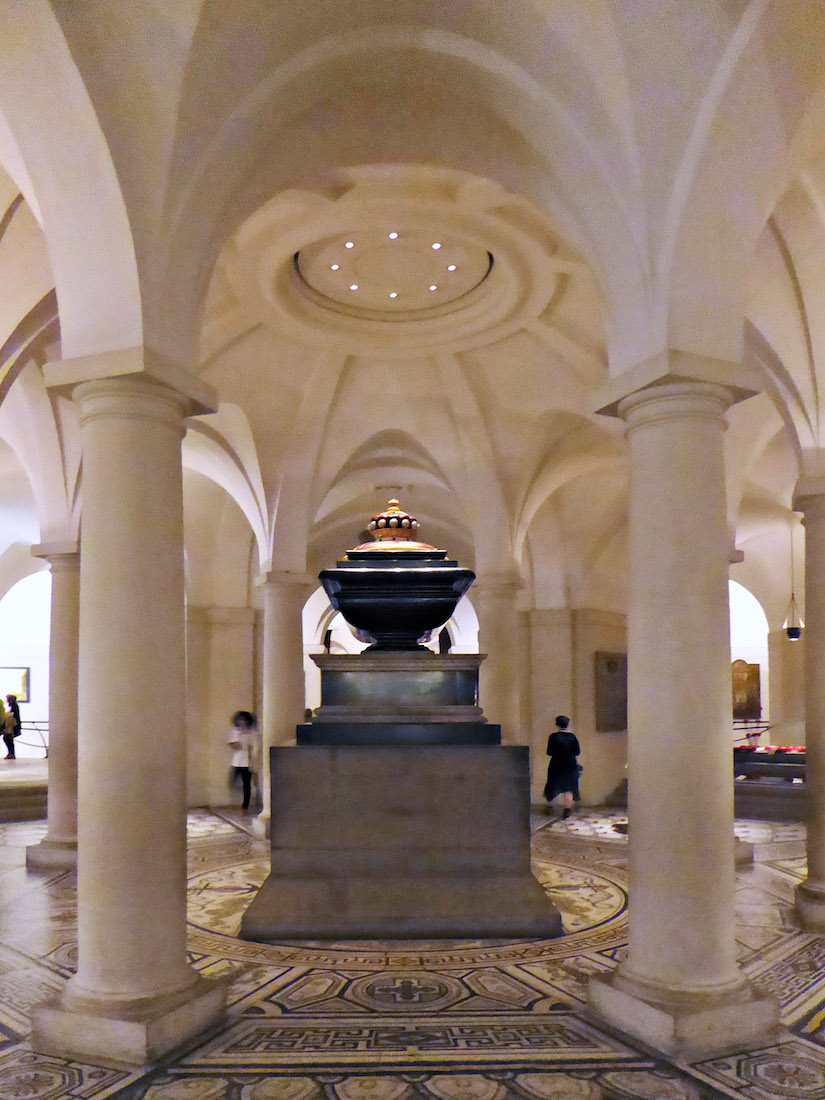 CNelsonTomb2Crypt