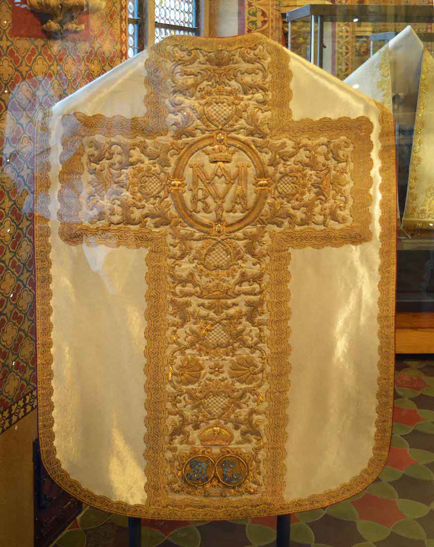 T11Chasuble