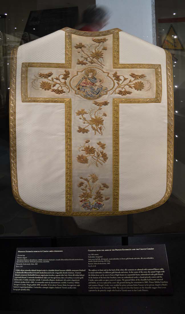 T24Chasuble