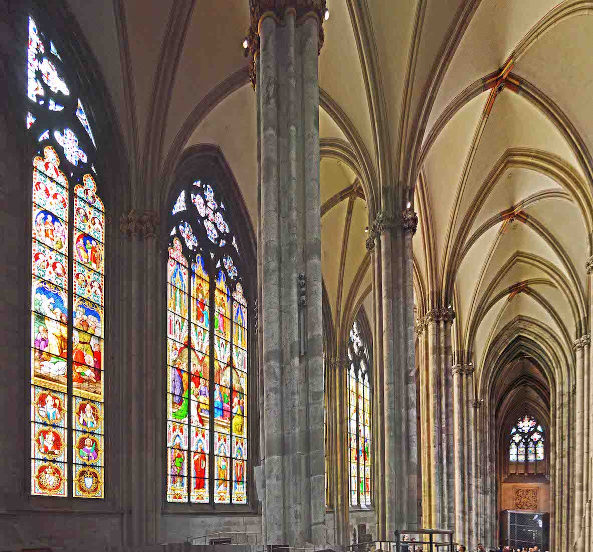 SNaveAislesLookingW