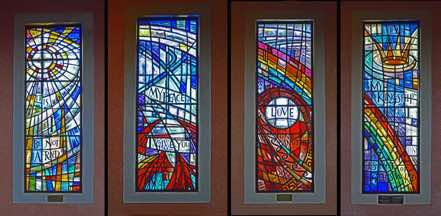 These four windows to the Western end of the nave carry the texts:  ‘It is I, be not afraid’;  ‘My peace I give you’;  ‘Love one another’;  ‘My Kingship is not of this world’.  Three of these windows bear memorial plaques.  [Click to ZOOM.]